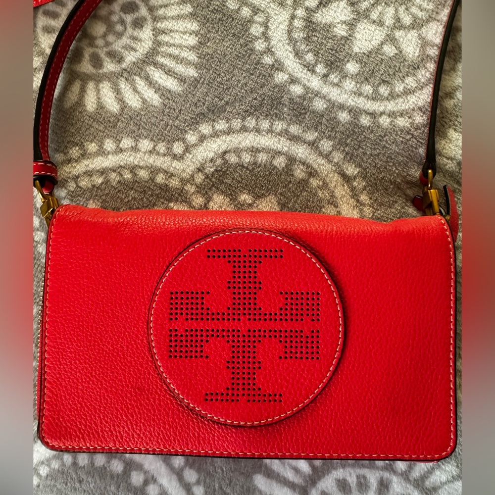 Wallet in chain Tory Burch